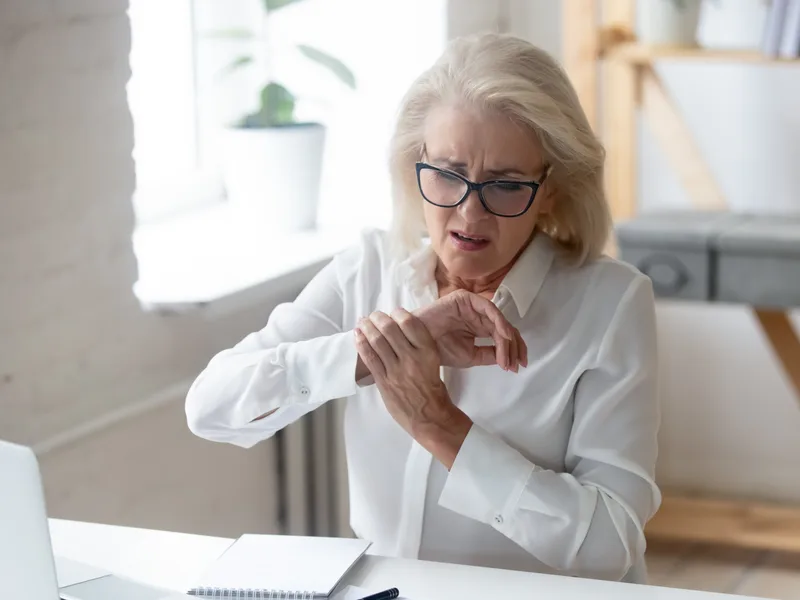 Heights Chiropractic Center treating bursitis in Houston
