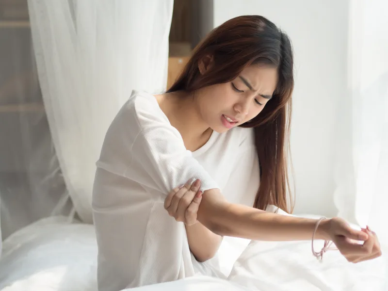 How Heights Chiropractic Center treats elbow pain in Houston