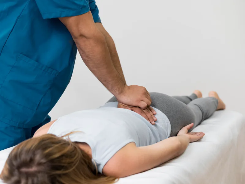 How Heights Chiropractic Center treats hip pain in Houston
