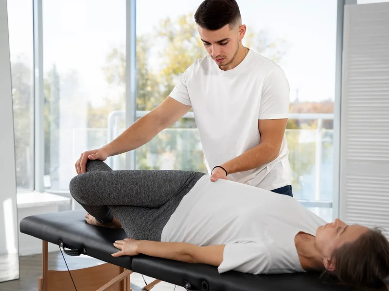Heights Chiropractic Center treating hip pain in Houston