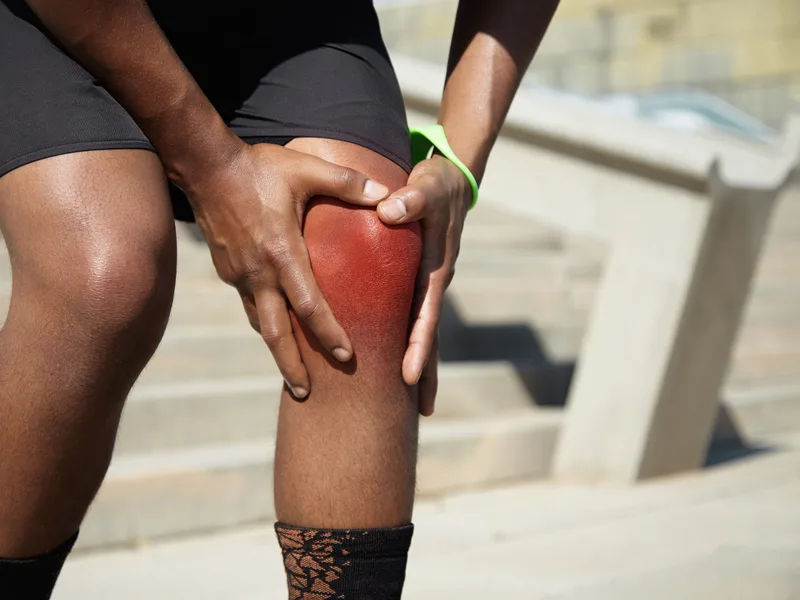 Heights Chiropractic Center treating knee pain in Houston