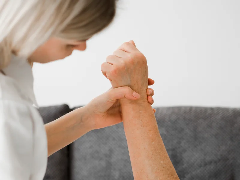 Chiropractic care for neuropathy at Heights Chiropractic Center in Houston