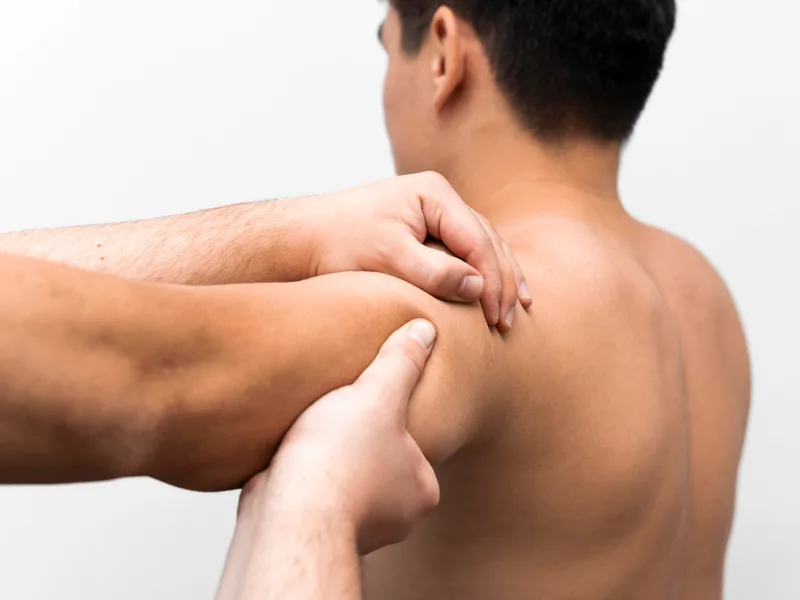 How Heights Chiropractic Center treats rotator cuff injury in Houston