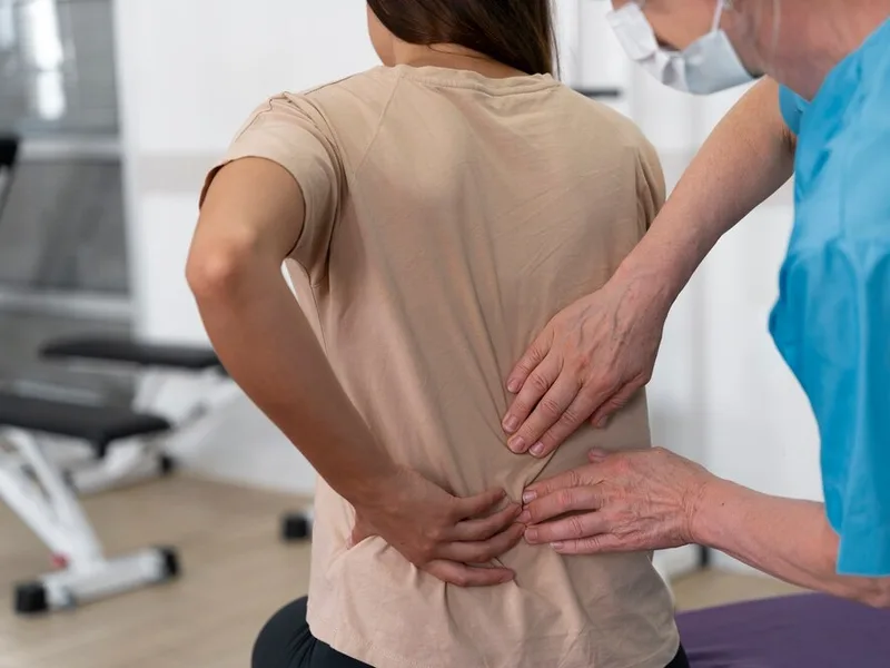 How Heights Chiropractic Center treats sciatica in Houston
